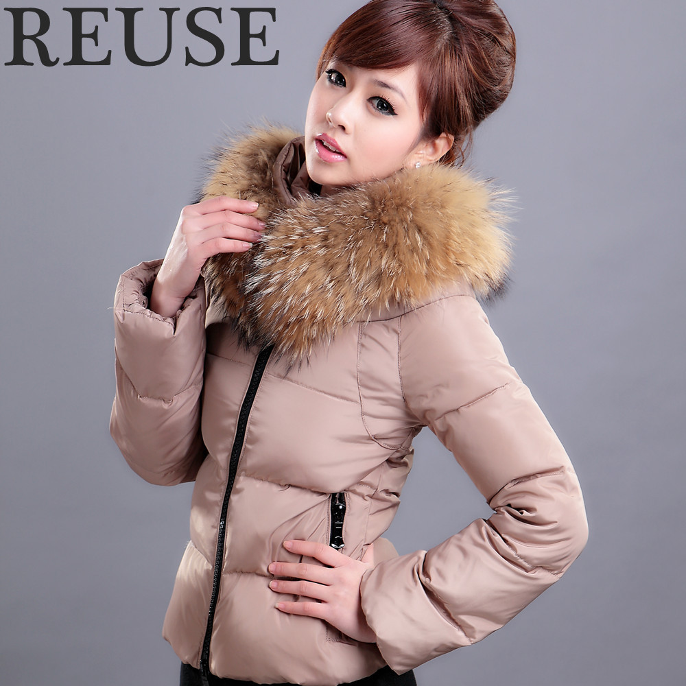 Reuse 2011 winter women's large raccoon fur short design down coat