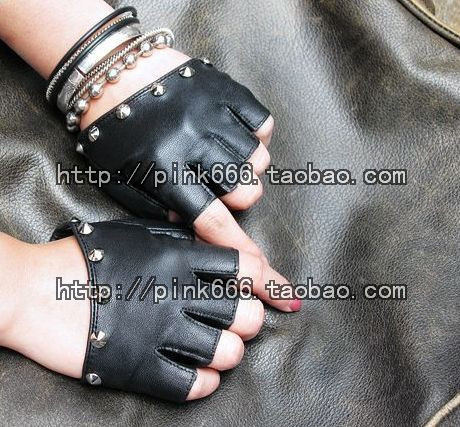 Semi-finger lucy refers to leather gloves punk gloves fashion gloves