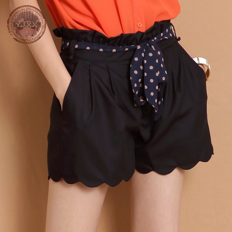 Small wave edge solid color high waist pleated slim shorts polka dot belt