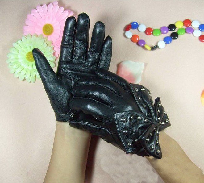 Stars are rattling Gaga () of super bowknot ladies fashion tangerine rivet leather gloves   wholesale  10 pcs free shipping