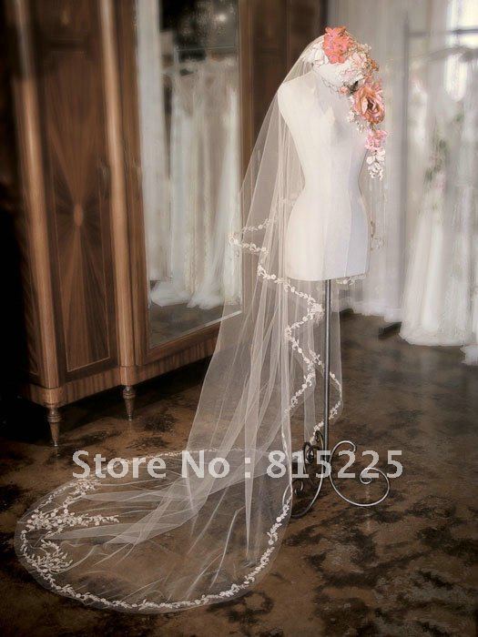 Stunning Hot 2013 Best Wedding Accessories Bridal Veils Tulle Veil Cathedral Length Veil Cheap White Lace Edge