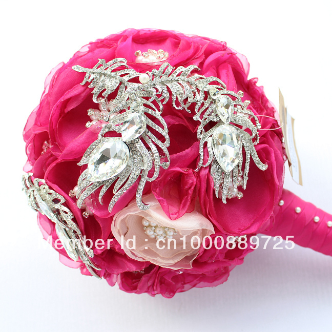 Super beautiful Chinese jewelry bride holding bouquets of flowers red wedding brooch hand holding flowers