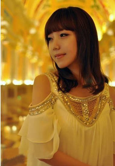 The new Europe version luxuriant nail bead brought dew shoulder short sleeve chiffon dress C545