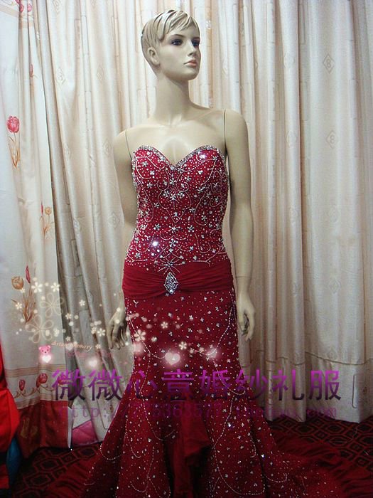 The new wide dress party dress red long fishtail gown. Europe and the United States special luxury dress