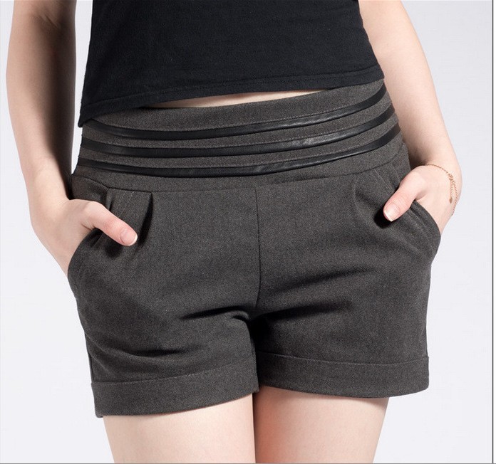 The new winter boots, pants Korean casual shorts were thin paste PU leather, elastic waist pants