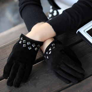 Ukyo women's pig velvet genuine leather gloves short design rivet thermal fashion punk fashion repair presentation