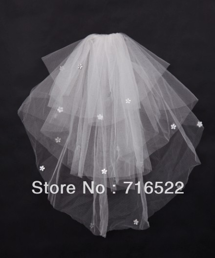 V45  short lenght appliued bridal veil