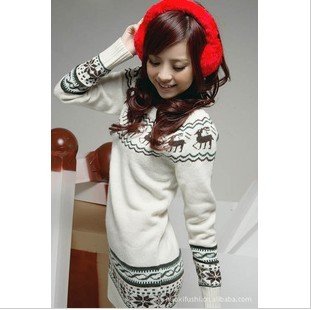 Value! ! !2013 new simple round neck long embroidered sweater    Free shipping