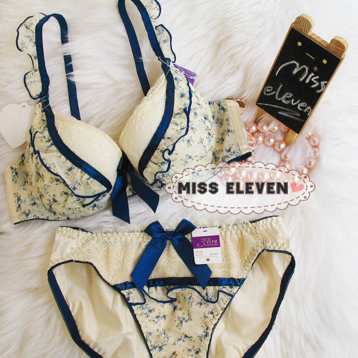 Vintage gentlewomen ruffle push up insert underwear bra set