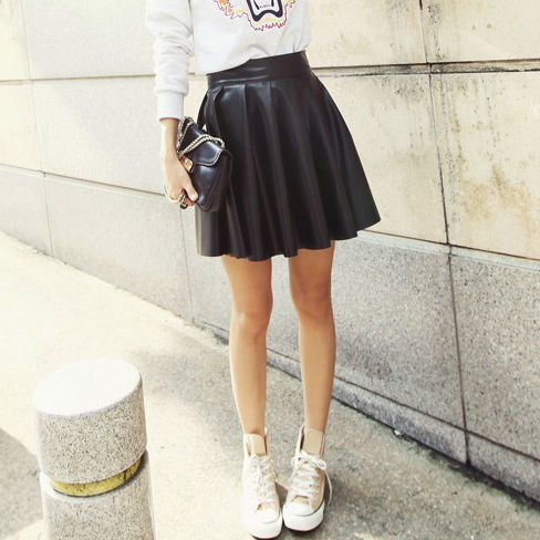 Vivi metal fashion vintage PU high waist pleated puff skirt expansion bottom short skirt A - shaped type leather skirt