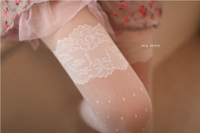White lace pattern the concealed compartments little French jacquard stockings pantyhose