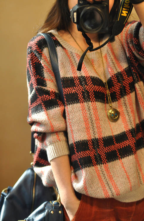 Wholesale free shipping 2012 autumn product soft loose vintage knitted big check sweater