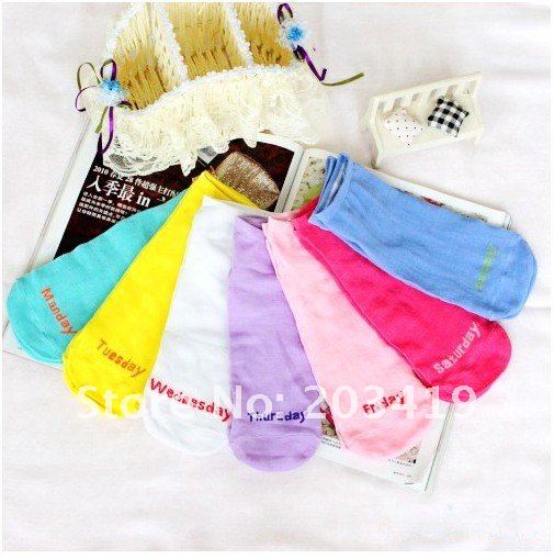 Wholesale free shipping female Soft Keep Warm Sock Cotton Home Socks English Letter socks Cute Beautiful Week socks 7 in 1 socks