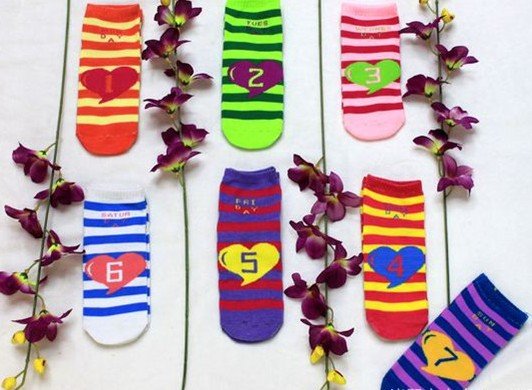 Wholesale sell like hot cakes woman colorful week socks lovely heart-shaped pattern W937 free shipping
