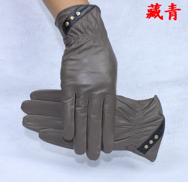Winter thermal sports women's fashion genuine leather sheepskin gloves casual rivet women's leather gloves
