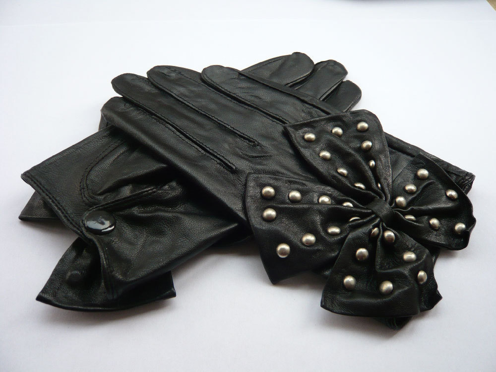 Women Fashion  Size M  Black Rivets and Butterfly Leather Gloves