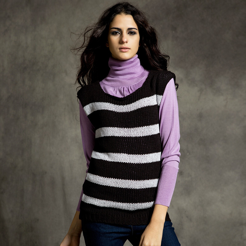 Women's fashion  stripe sleeveless sweater sleeveless pullover o-neck knitted stripe vest  knitted wear free shipping