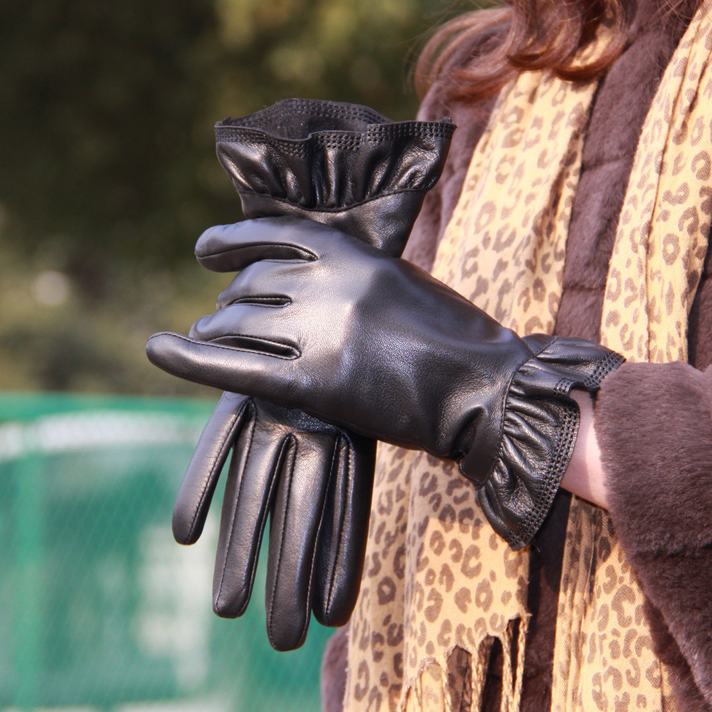 Women's short design top suede gloves lacing flower buckle genuine leather gloves gsbw11330